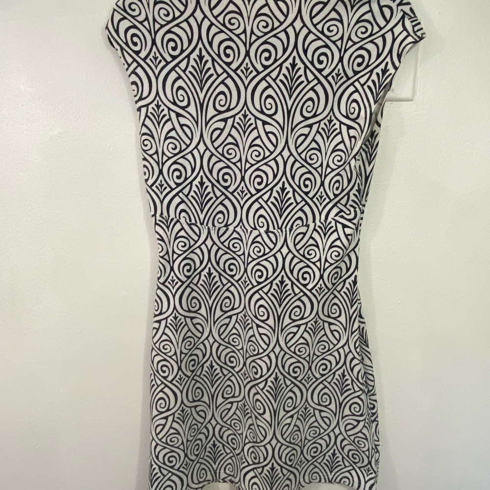 Title Nine Women’s Dress Athletic XS White Black Print Outdoors Golf Tennis - Picture 4 of 9